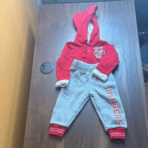 Wisconsin Badgers Red and Gray 0-3 Month Hoodie Set
